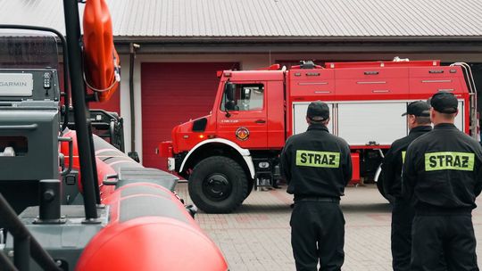 Nowy samochód ratowniczo-gaśniczy w Augustowie. UNIMOG rozpoczął służbę