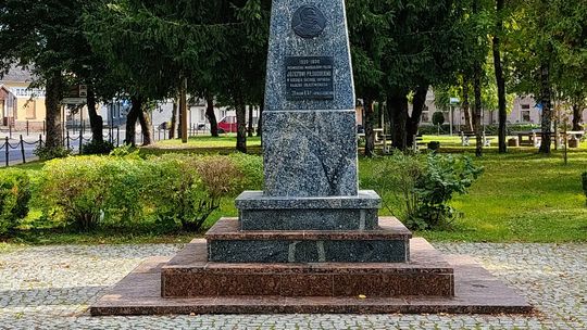 Odnowiony obelisk Marszałka Józefa Piłsudskiego w Filipowie