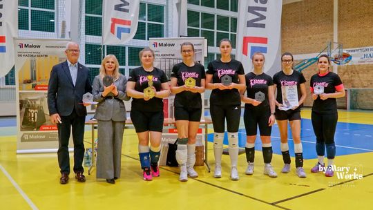 ONE w Sporcie z Wicemistrzostwem w II Amatorskim Turnieju Siatkówki Kobiet 25+ o Puchar Prezesa MALOW ONE w Sporcie z Wicemistrzostwem w II Amatorskim Turnieju Siatkówki Kobiet 25+ o Puchar Prezesa MALOW