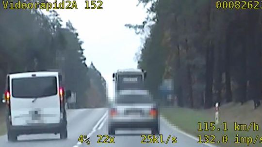 Opel w kamerze grupy SPEED – 37-latek ukarany za niebezpieczne manewry 🚓⚠️ Opel w kamerze grupy SPEED – 37-latek ukarany za niebezpieczne manewry 🚓⚠️