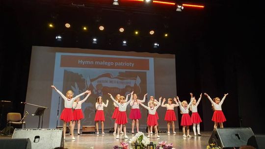 Patriotyzm to nie tylko słowa – to emocje, duma i wspólne przeżywanie tego, co najpiękniejsze w naszej polskości! ❤️ Patriotyzm to nie tylko słowa – to emocje, duma i wspólne przeżywanie tego, co najpiękniejsze w naszej polskości! ❤️