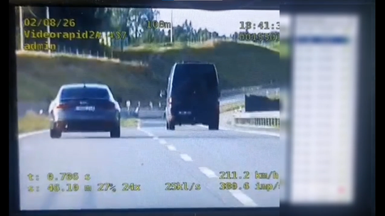 Pędził 210 km/h drogą S61. 22-latek z Litwy słono zapłacił za brawurę
