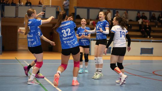 🏐 Pewne zwycięstwo kadetek SALOS Suwałki! Pokonały UKS Jedynkę Łomża 3:0 🎉
