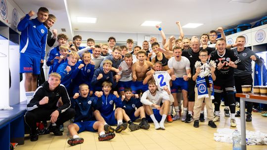 ⚽ Pierwsze zwycięstwo Wigier Suwałki! Biało-niebiescy pokonali Widzew II Łódź 2:0 🙌