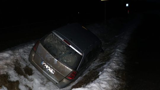 Pijany kierowca wjechał do rowu. Grozi mu deportacja