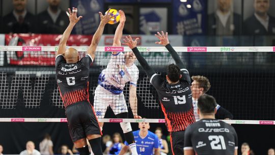 PlusLiga wystartowała! Pierwszy mecz w Suwałki Arenie za nami 🏐 PlusLiga wystartowała! Pierwszy mecz w Suwałki Arenie za nami 🏐