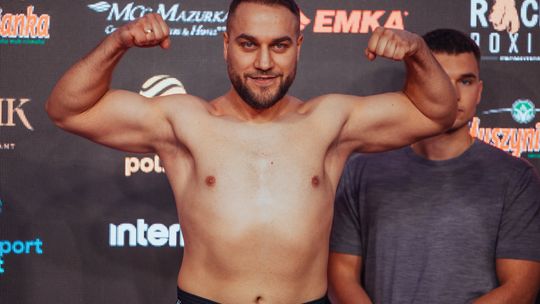 🥊 Pochodzący z Suwałk Adrian Domalewski gotowy na kolejny pojedynek – Babilon Boxing Show już dziś wieczorem! 🥊 Pochodzący z Suwałk Adrian Domalewski gotowy na kolejny pojedynek – Babilon Boxing Show już dziś wieczorem!