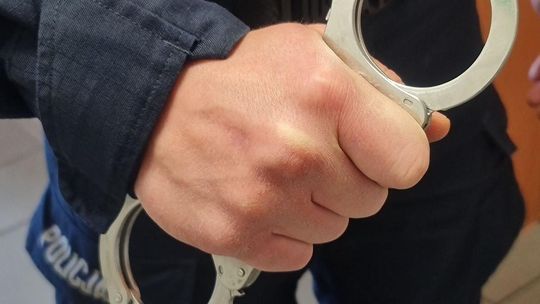 Podawał się za pracownika socjalnego i okradał seniorki. Straciły 40 tys. zł