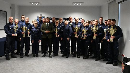 Podlascy policjanci nagrodzeni. Najlepsi patrolowcy, dzielnicowi i przewodnicy psów pojadą na finały ogólnopolskie