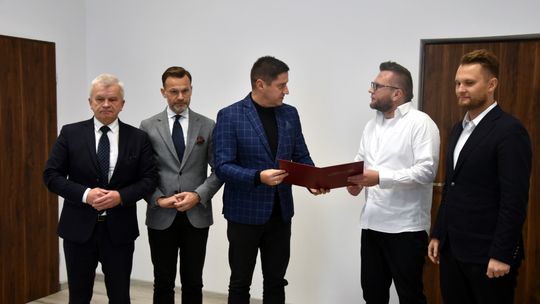 Podlasie inwestuje w sport: nowe Orliki w Rajgrodzie i Szypliszkach 🏟️⚽ Podlasie inwestuje w sport: nowe Orliki w Rajgrodzie i Szypliszkach 🏟️⚽