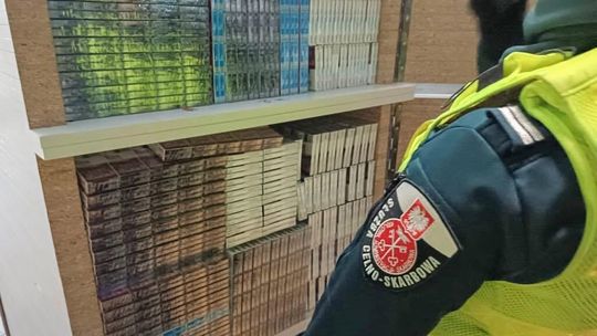 Podlaska KAS przejęła papierosy ukryte w transporcie mebli Podlaska KAS przejęła papierosy ukryte w transporcie mebli