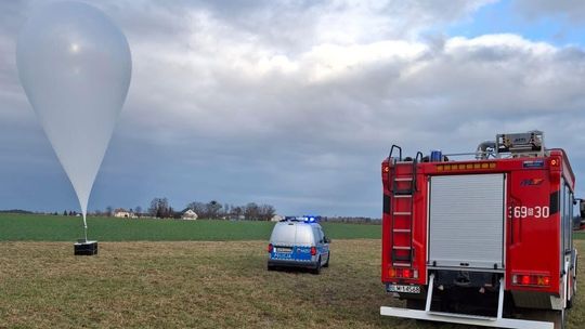 Podlaska policja bada tajemnicze balony z podczepionymi pakunkami Podlaska policja bada tajemnicze balony z podczepionymi pakunkami