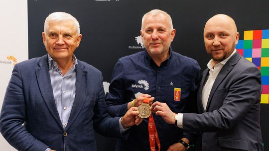 🏁 Podlaski zawodnik znów na mecie Dakaru. Jarosław Kazberuk ukończył rajd po raz dziesiąty