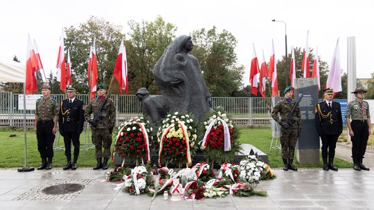 Podlaskie upamiętniło 87. rocznicę sowieckiej agresji na Polskę i Dzień Sybiraka