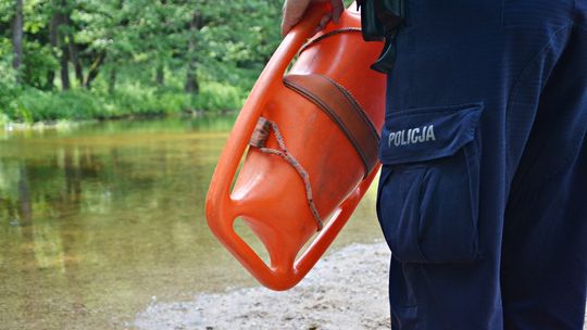 Policja ruszyła na jeziora. Wakacyjna beztroska może skończyć się tragedią