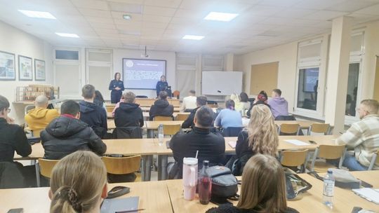 Policjanci o prewencji i bezpieczeństwie – spotkanie studentów PUZ z funkcjonariuszami Wydziału Prewencji Policjanci o prewencji i bezpieczeństwie – spotkanie studentów PUZ z funkcjonariuszami Wydziału Prewencji