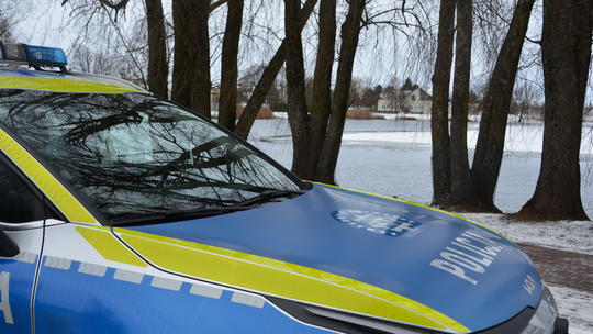 Policjanci ostrzegają przed wchodzeniem na lód ❄️ Policjanci ostrzegają przed wchodzeniem na lód ❄️