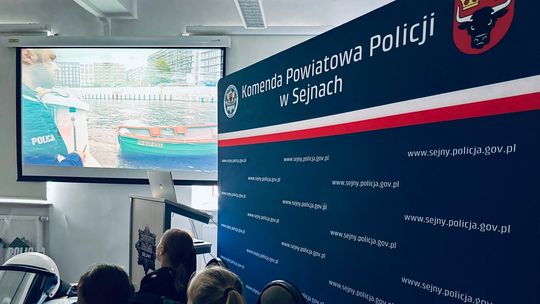 Policjanci z Sejn przypominają dzieciom o bezpieczeństwie podczas wakacji 🌞