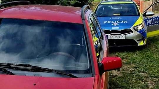 Policjant rozpoznał kierowcę podczas jazdy. 39-latek nie miał uprawnień i był po alkoholu