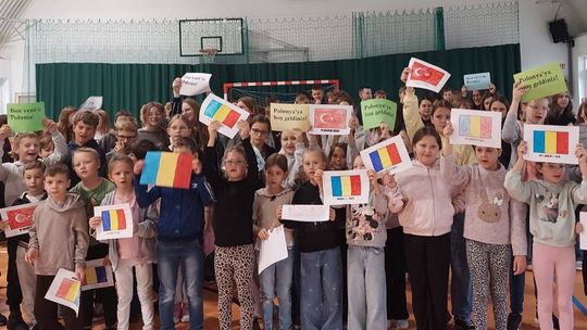 Polska, Rumunia i Turcja w jednej klasie! Międzynarodowa wizyta w Szkole Podstawowej w Starym Folwarku Polska, Rumunia i Turcja w jednej klasie! Międzynarodowa wizyta w Szkole Podstawowej w Starym Folwarku