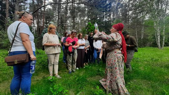 🌿 Polsko-litewska współpraca dla rodzinnej turystyki. Warsztaty zielarskie w Dziewieniskim Historycznym Parku Regionalnym