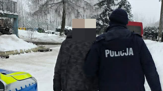 Pomogli mężczyźnie, któremu groziło wychłodzenie