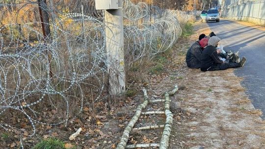 🚨 Ponad 100 prób nielegalnego przekroczenia granicy w weekend. Coraz częstsze ataki na polskie służby