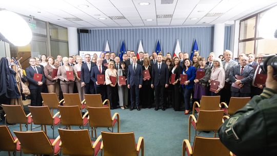 💰 Ponad 12 mln zł dla podlaskich samorządów na obronność i bezpieczeństwo! 🛡️🚒 💰 Ponad 12 mln zł dla podlaskich samorządów na obronność i bezpieczeństwo! 🛡️🚒