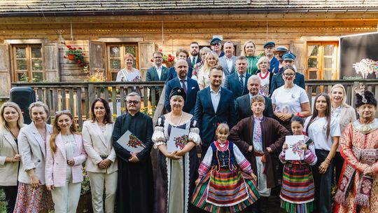 Ponad 178 tys. zł na podlaskie dziedzictwo. Pieniądze na stroje, instrumenty, kapliczki i krzyże