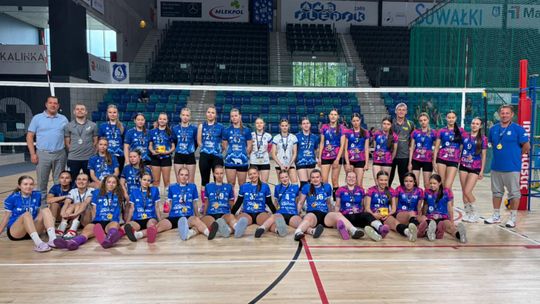 🏐🔥 Ponad 200 siatkarek rywalizowało w Suwałki Arenie. Emocjonujący Turniej Piłki Siatkowej Dziewcząt za nami