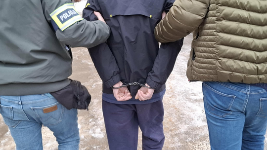 Ponad 360 gramów narkotyków w mieszkaniu. 35-latek trafił do aresztu Ponad 360 gramów narkotyków w mieszkaniu. 35-latek trafił do aresztu