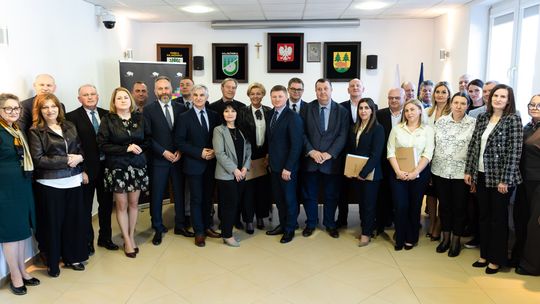 Ponad 4 mln zł wsparcia dla lokalnych inicjatyw. Umowy podpisane w Hajnówce