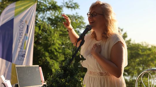Ponadczasowe przeboje wybrzmiały nad Neckiem. Za nami piąty koncert cyklu „W rytmie Augustowskich Nocy”