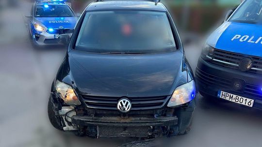 Pościg za Volkswagenem zakończony na maszynie rolniczej. Kierowca był nietrzeźwy