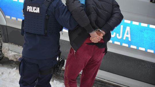 Poszukiwani listami gończymi w rękach suwalskich policjantów Poszukiwani listami gończymi w rękach suwalskich policjantów