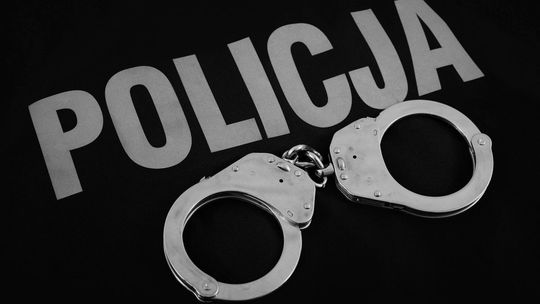 🚔 Poszukiwany dwoma listami gończymi spowodował kolizję w Suwałkach