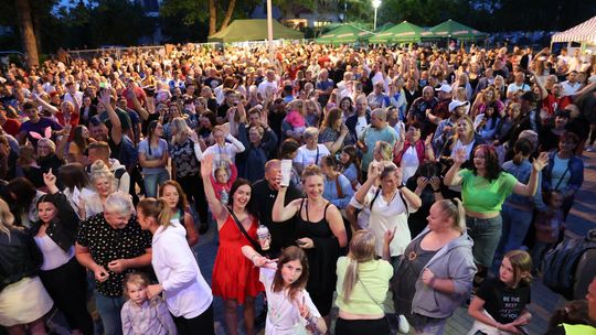 ☀️ Powitanie Lata w Kaletniku przyciągnęło tłumy! Festyn z atrakcjami i koncertami porwał mieszkańców