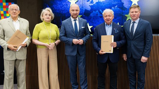 Powstanie Centrum AI dla przedsiębiorców. Ponad 5,3 mln zł wsparcia dla firm z Podlaskiego