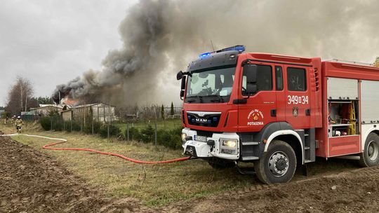Pożar magazynu w Prudziszkach – interweniowali druhowie z OSP Potaszn Pożar magazynu w Prudziszkach – interweniowali druhowie z OSP Potaszn