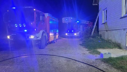Pożar sadzy w przewodzie kominowym. Wieczorna interwencja strażaków w Słobódce