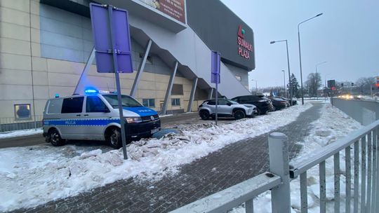 Pożar samochodu w podziemnym parkingu Suwałki Plaza