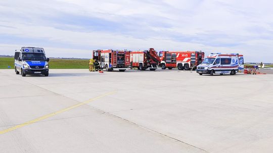 🚒 Praktyczne ćwiczenia służb ratunkowych na lotnisku w Suwałkach już dziś! ✈️ 🚒 Praktyczne ćwiczenia służb ratunkowych na lotnisku w Suwałkach już dziś! ✈️