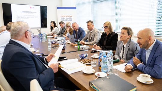 🏛️ Projekt marszałka Łukasza Prokoryma z pozytywną opinią. WRDS poparła stanowisko w sprawie migracji