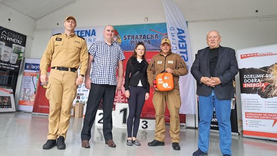 🚑 Przekazanie defibrylatora AED podczas „Strażackiej Pompy” w Suwałkach