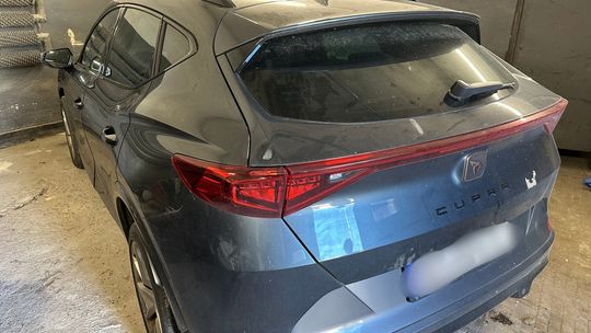 🚔 Przekroczył prędkość, jechał kradzioną cuprą – 22-latek z Litwy w areszcie