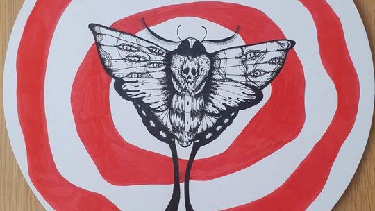 🎨 PSYCHOLOGICZNE MALOWANIE. Uczniowie ZS nr 6 pokazują emocje w Galerii Jednego Obrazu