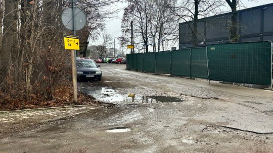🚧 Radny Grzegorz Przemysław Izbicki interweniuje w sprawie złego dojścia do peronów kolejowych w Suwałkach 🚆