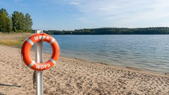 Ratownik WOPR pokaże, jak bezpiecznie wypoczywać nad wodą. Bezpłatne szkolenie już dziś