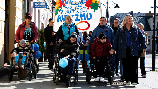 💙 Razem dla świadomości autyzmu – wyjątkowy dzień w Suwałkach 💙 💙 Razem dla świadomości autyzmu – wyjątkowy dzień w Suwałkach 💙