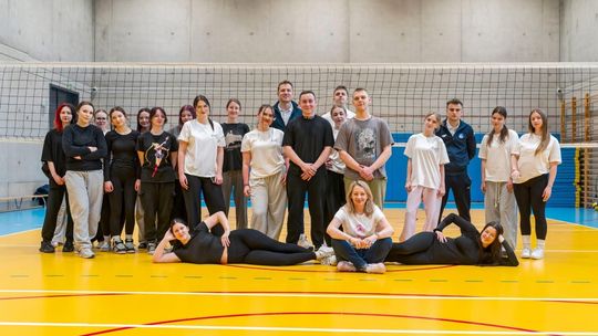 „Razem dla Umysłu” – młodzież z ZS4 w Suwałkach działa na rzecz zdrowia psychicznego „Razem dla Umysłu” – młodzież z ZS4 w Suwałkach działa na rzecz zdrowia psychicznego